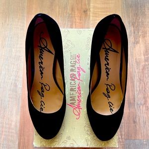 AMERICAN RAG CIE BLACK SUEDE PUMPS SIZE 8
